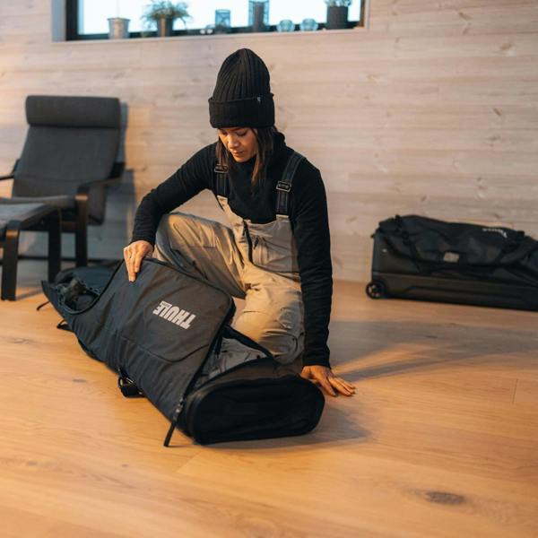 Thule RoundTrip Snowboard Roller Bag 165cm Black Wheeled Padded Travel Case