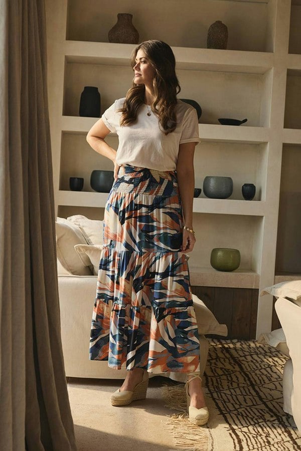 Blue | Printed Tiered High Waist Maxi Skirt: Model is 5'9"/175 cm and wears UK10/EU38/US6/AUS10