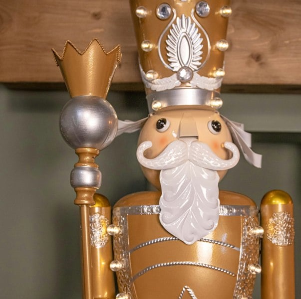 Samuel Alexander 1.2m Battery Operated Light up Giant Christmas Gold Nutcracker with LEDs