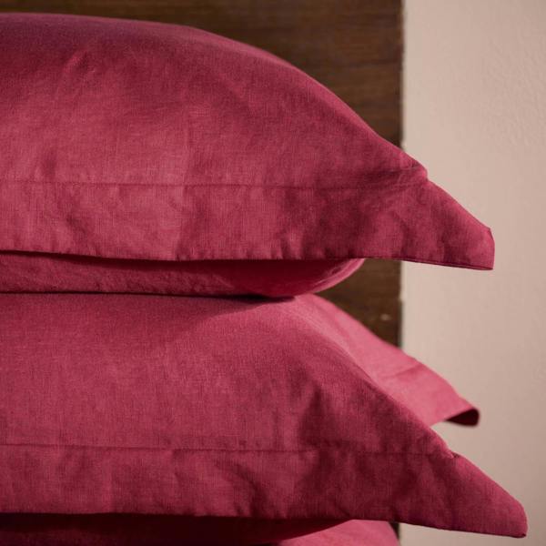 Raspberry French Linen Bed Set Superking - breathable, natural, close-up detail 3 | Soak and Sleep