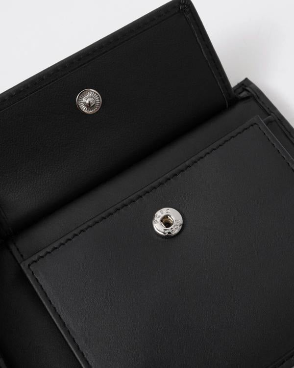 press stud detail of BOSS Orange Randy Mens Trifold Leather Wallet in Black 001