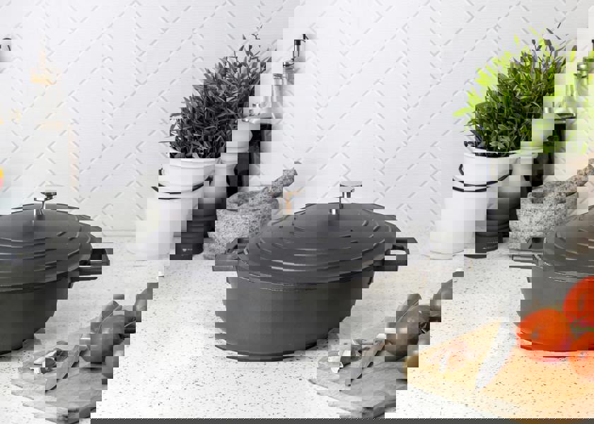 MasterClass 4L Shallow Cast Aluminium Casserole Dish with Lid, Black, 28cm