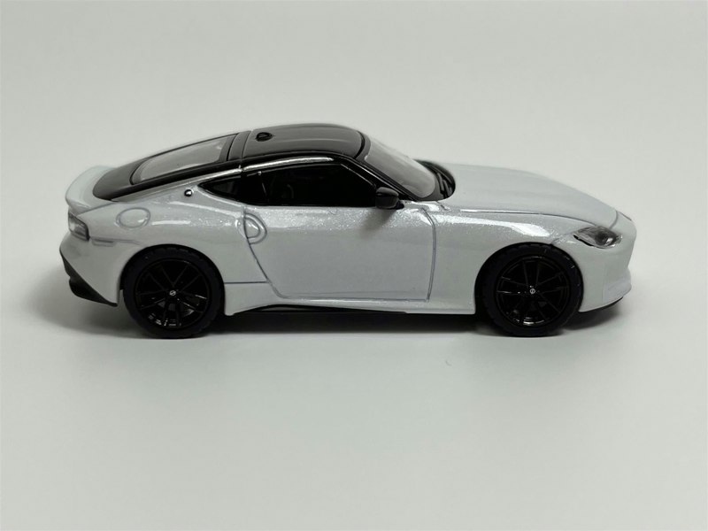 Mini GT Nissan Fairlady Z Version ST 2023 Everest White RHD 1:64 Scale Mini GT MGT00598R