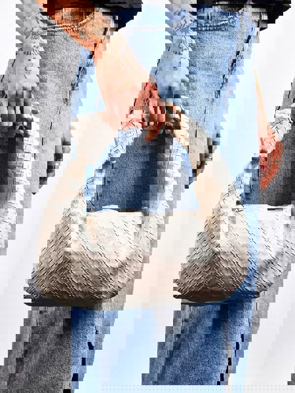 SVNX Woven Grab bag with Knotted Strap in unbleached