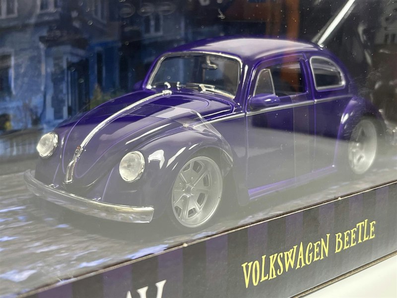 Jada Wednesday Adams Thing Figure and VW Beetle 1:24 Jada 253255076 35131