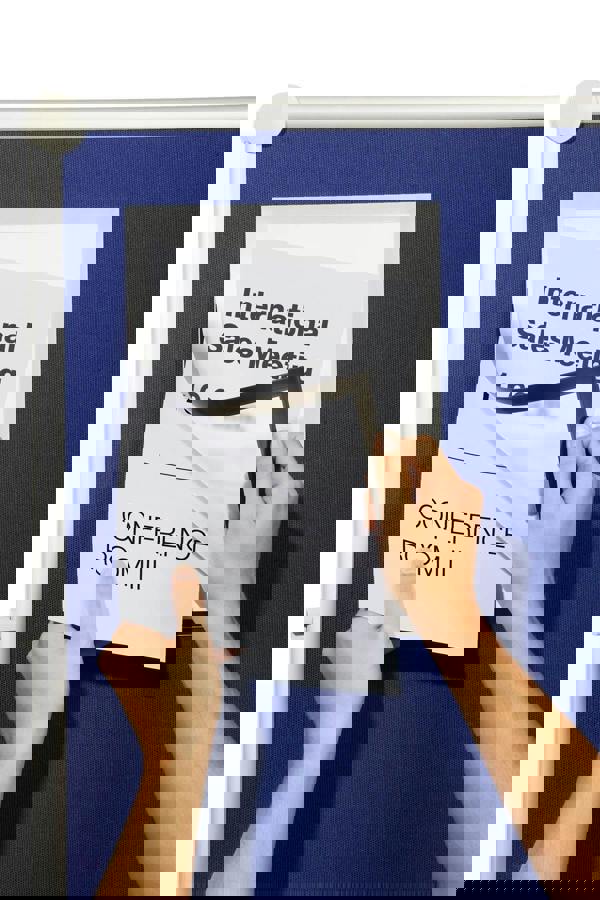 Durable DURAFRAME GRIP Fabric Adhesive Magnetic Signage Frame | A4 | Silver