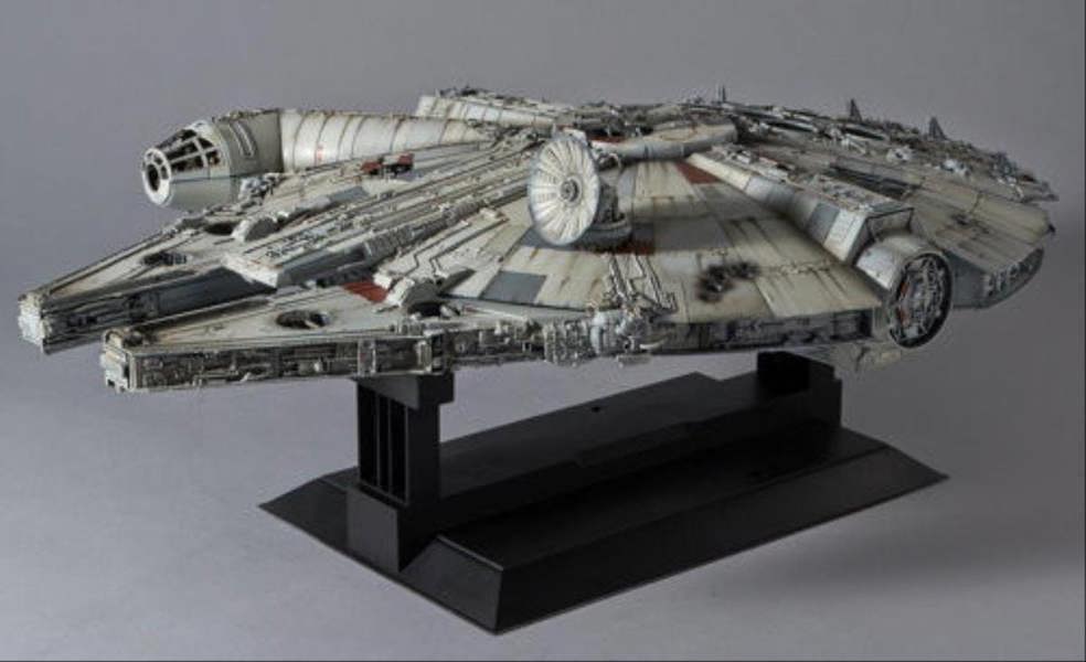 Revell Bandai Star Wars Millennium Falcon (1:72 Scale)
