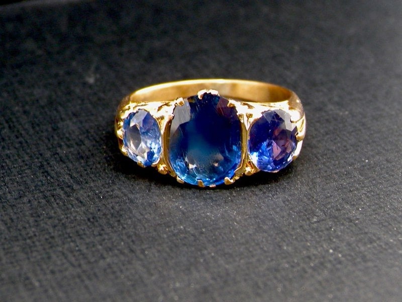 Vintage Tom An antique sapphire ring