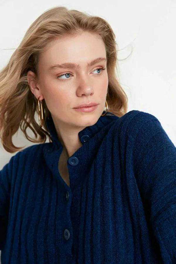 Hoxton Gal Oversized Soft-Textured High Neck Knit Top