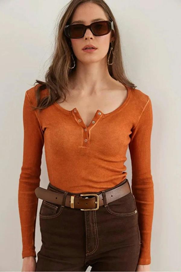 Hoxton Gal Button Placket Ribbed Blouse