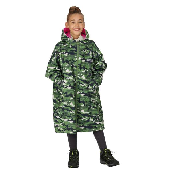 Regatta Childrens/Kids Camouflage Waterproof Changing Robe - Cactus Green/Pink Potion - 