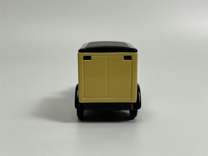 MCSlots Packard Town Van Sharps Toffee Days Gone Lledo 22011D B3