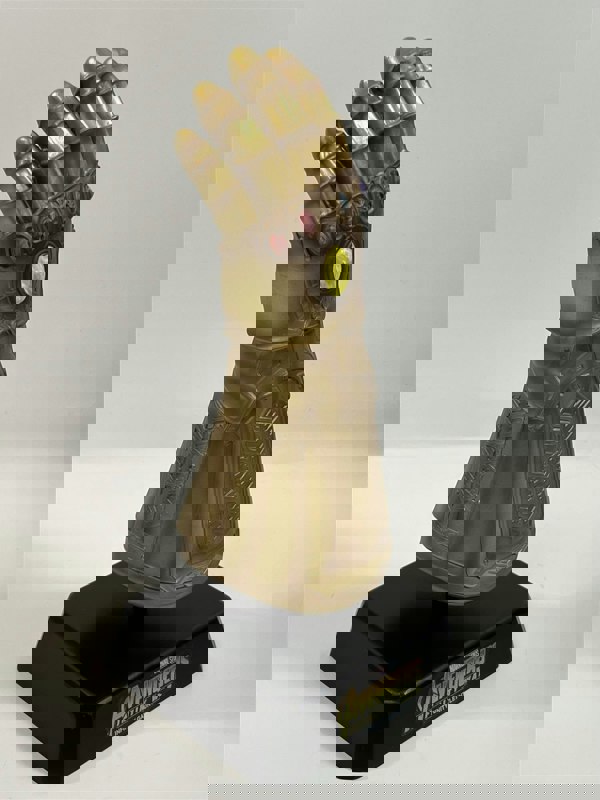 Eaglemoss Thanos Infinity Gauntlet Avengers Infinity War Polyresin 20cm Prop on Stand