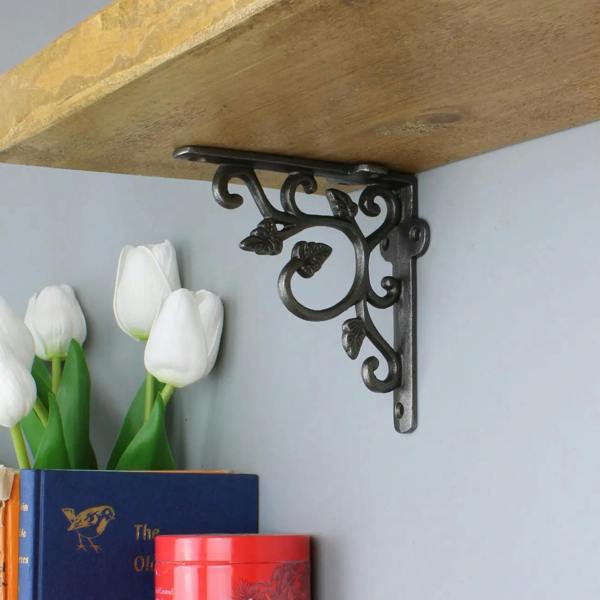 Pair of Cast Iron Leaf Design Shelf Brackets - 115mm x 115mm