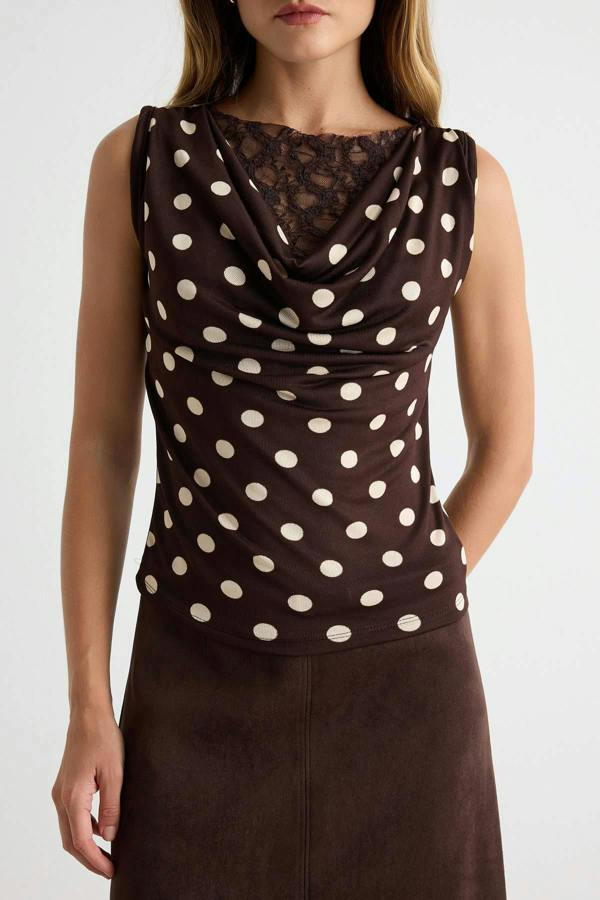 WOVCOR Fitted Scoop Neck Sleeveless Lace Detail Knitted Blouse