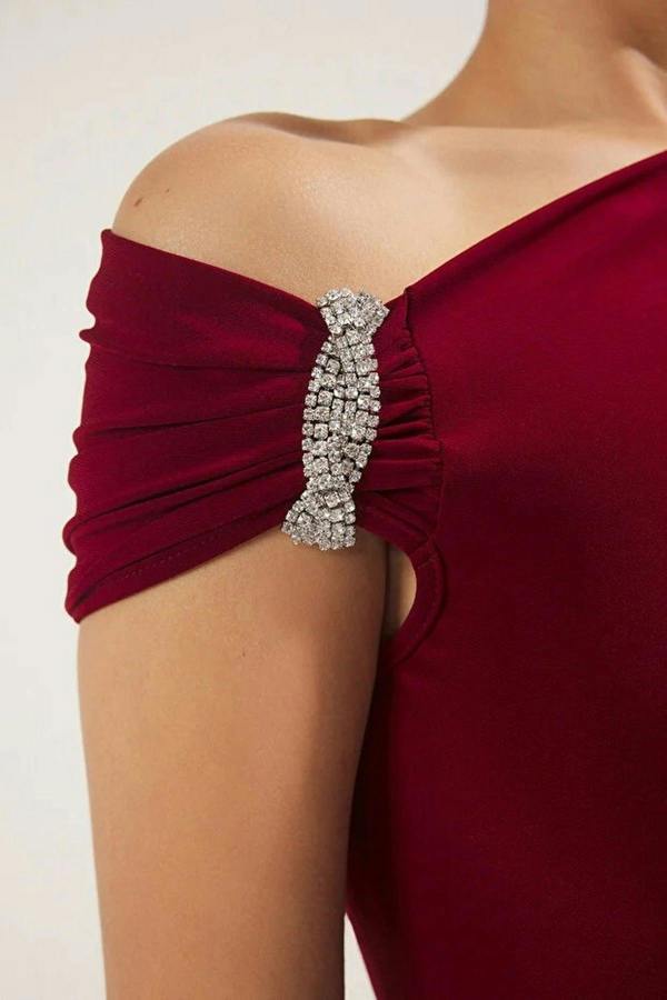 WOVCOR Maxi Elegant Evening Dress with Stone Accessory Detail