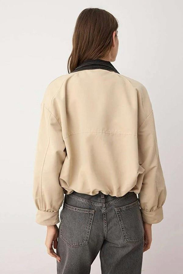 WOVCOR Slim Jacket with Contrast Color Detail on the Collar