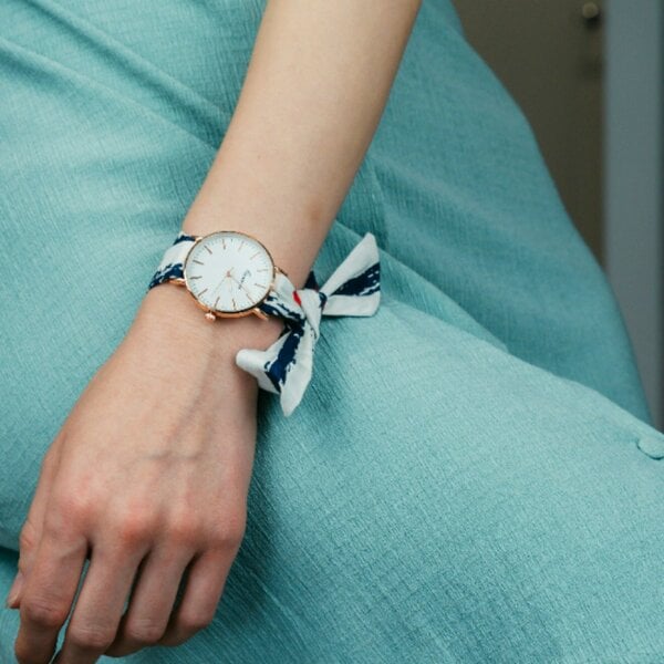 The Colourful Aura Red Star Print Changeable Fabric Strap Tie Knot Women Geneva Wristwatch