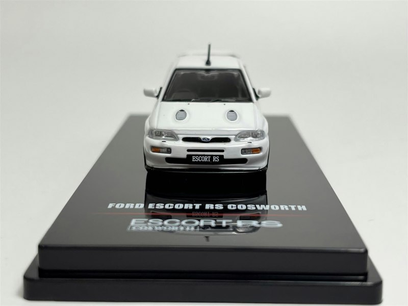 Inno 64 Ford Escort RS Cosworth White RHD With OZ Rally Racing Wheels 1:64 Inno IN64FERSWHIRHDOZ