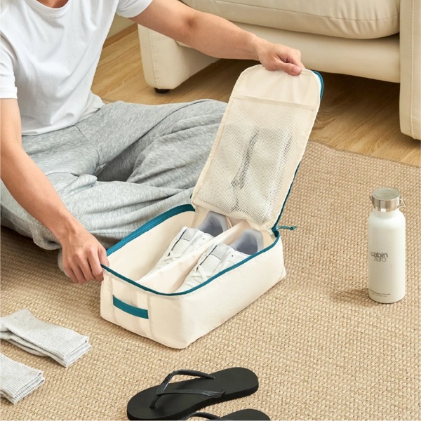 CabinZero Classic Shoe Cube L, Fits Shoes up to UK 13, Removable Divider and Mesh Pocket