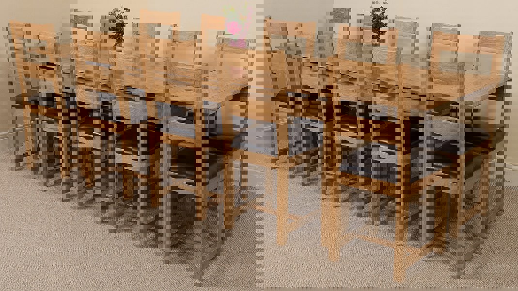 That's Furniture Richmond Large Oak Extending Dining Table with Lincoln Oak Chairs