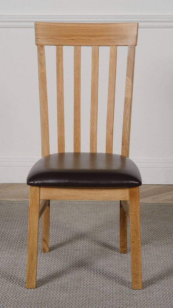 That's Furniture Hampton Small Oak Extending Dining Table with 4 Harvard Oak Chairs