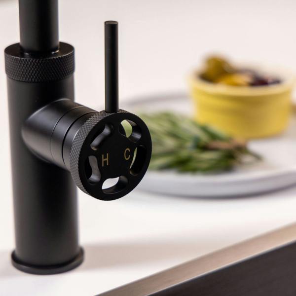 Flode Hjul  | Single Lever Industrial Style Kitchen Tap | Swan Neck Design | Matt Black