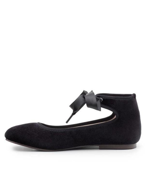 Girls black ballet pumps