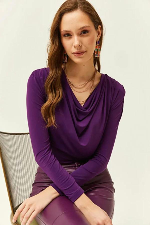 Hoxton Gal Padded-Pleated V-Neck Blouse