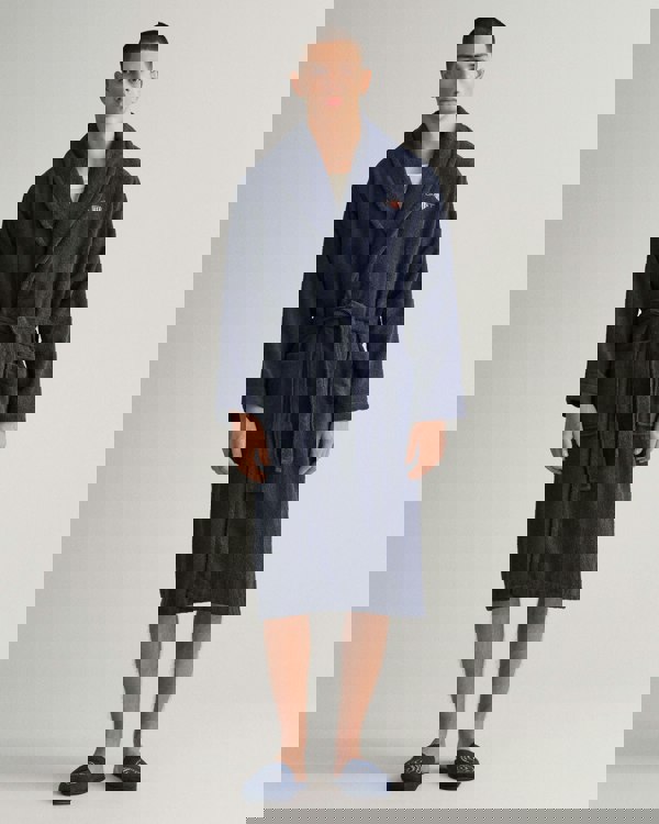 856006703-433-1.jpg