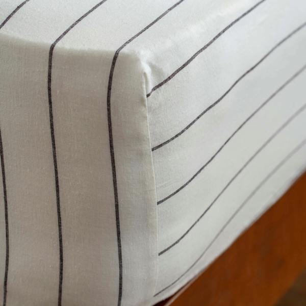 Soak&Sleep White / Blackberry Pinstripe Blended Linen/Cotton Duvet Set
