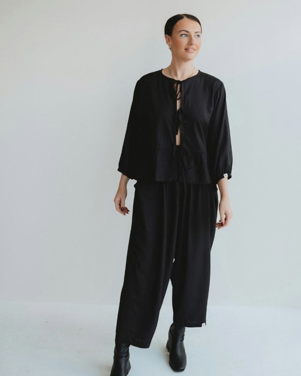 Blake Black Tie Front Top - image 3