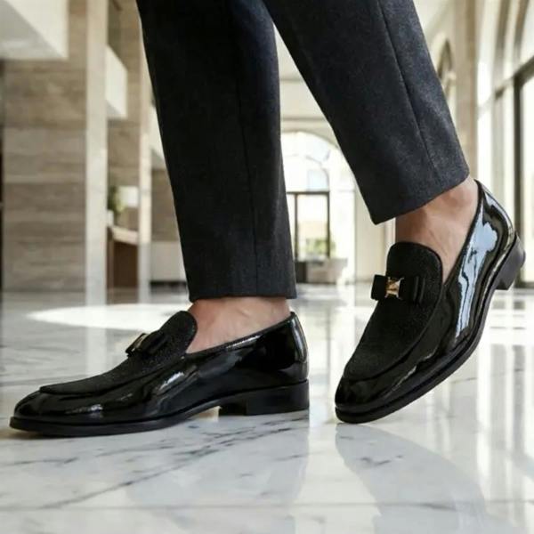 Dolcetto Mens Black Textured Front Iconic Buckle Bow Loafers Shoes