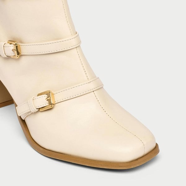 Zoe cream leather boots tip view