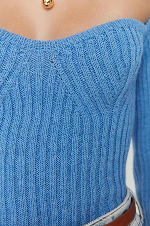 WOVCOR Crop Sweetheart Neck Knit Sweater