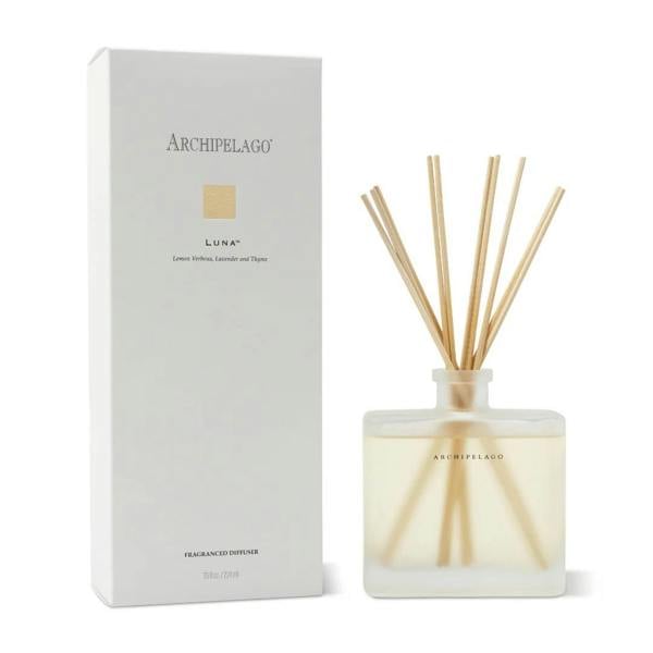 Lemon Verbena and Lavender combines with the herbal scent of the crushed Thyme