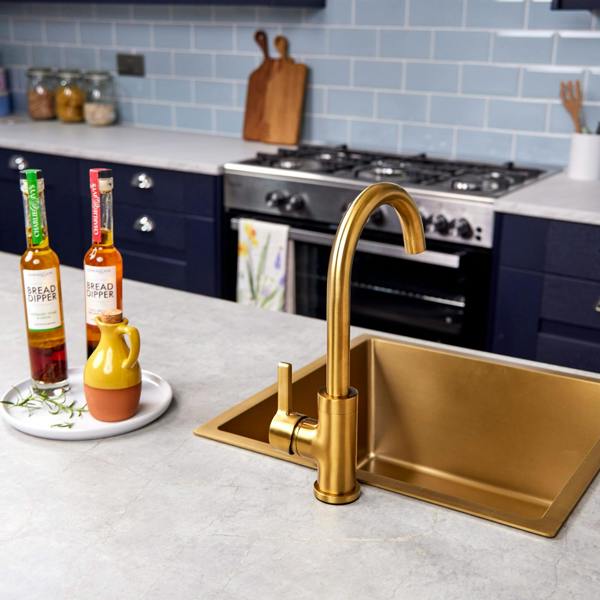 Flode Vättern | Single Lever Kitchen Sink Mixer Tap with Swivel Spout | Swan Neck Design | Gold Finish