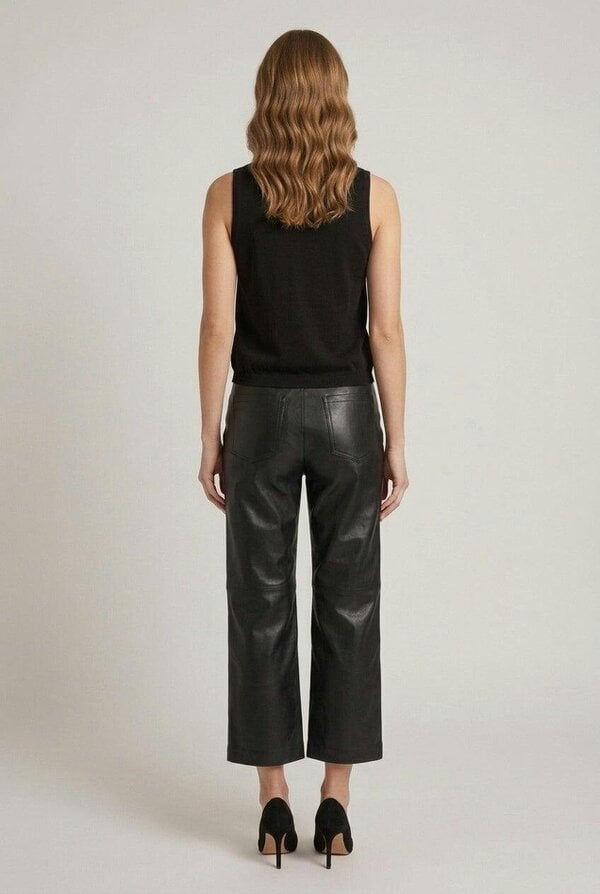 Izabel London Mandarin Button V-Neck Sleeveless Top