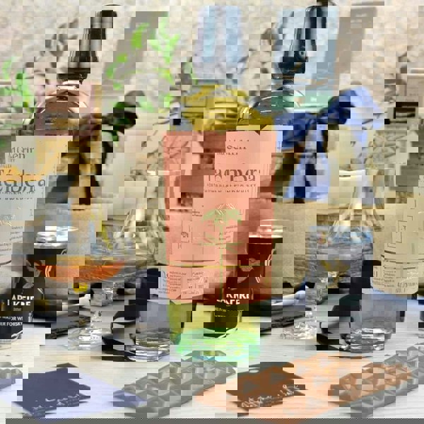 Tácnbora Whiskey and Cheese Crate