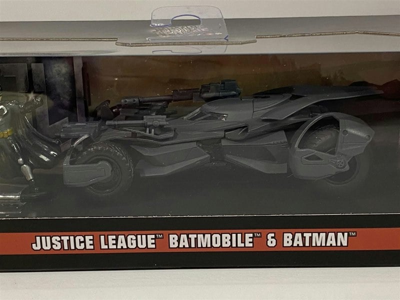 batman justice league batmobile with figure 1:32 scale jada 31706