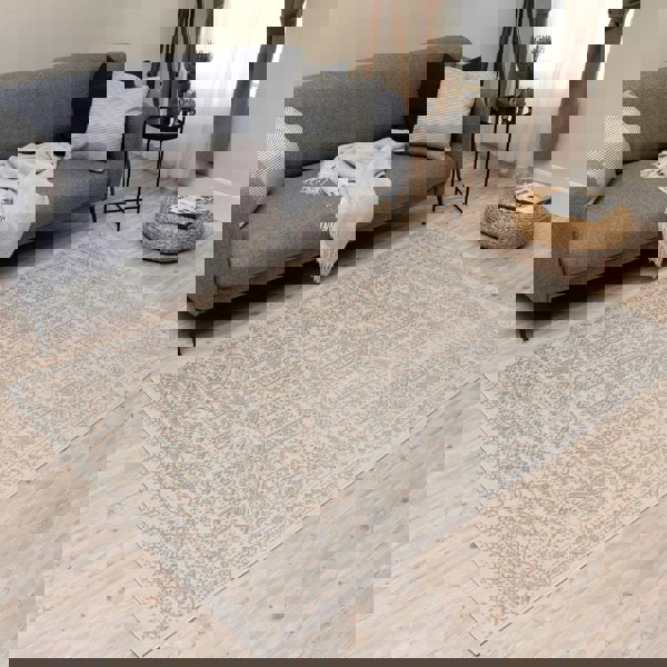 Living Room Rug Vintage Design In Cream and Beige