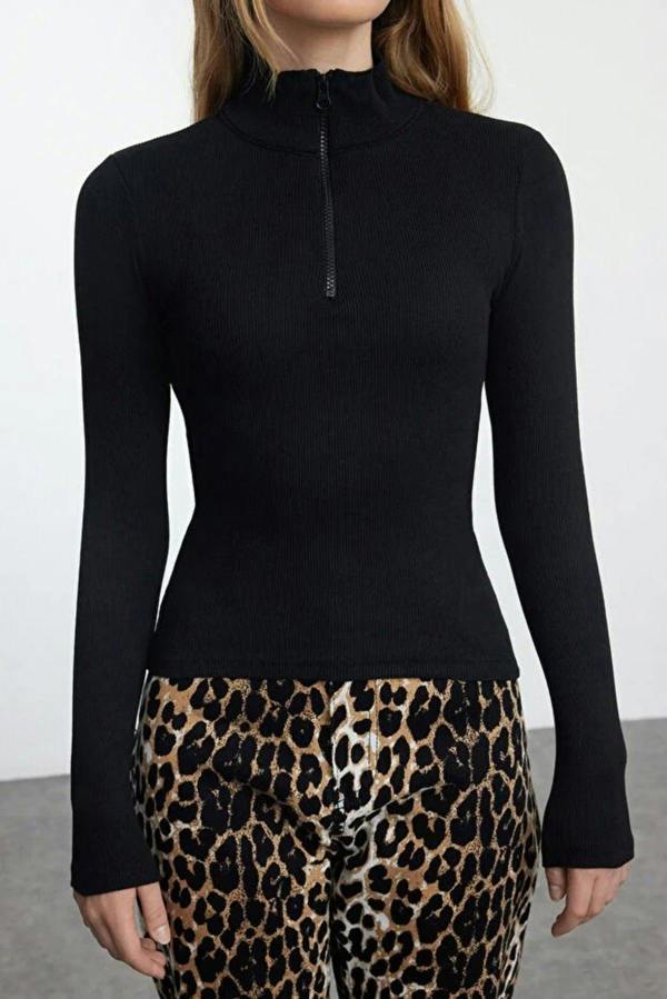 WOVCOR Fitted Zippered Collar Knit Blouse