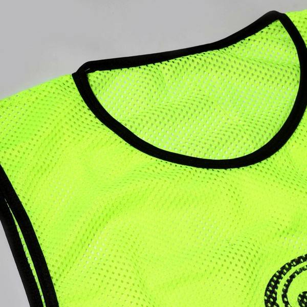 Close-up of fluorescent yellow mesh Optimum training bib neckline with black trim, on grey - Optimum