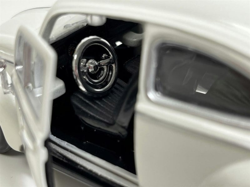 Motormax 007 James Bond On Her Majestys Secret Service 1966 Volkswagen Beetle 1:24 Motormax 79854