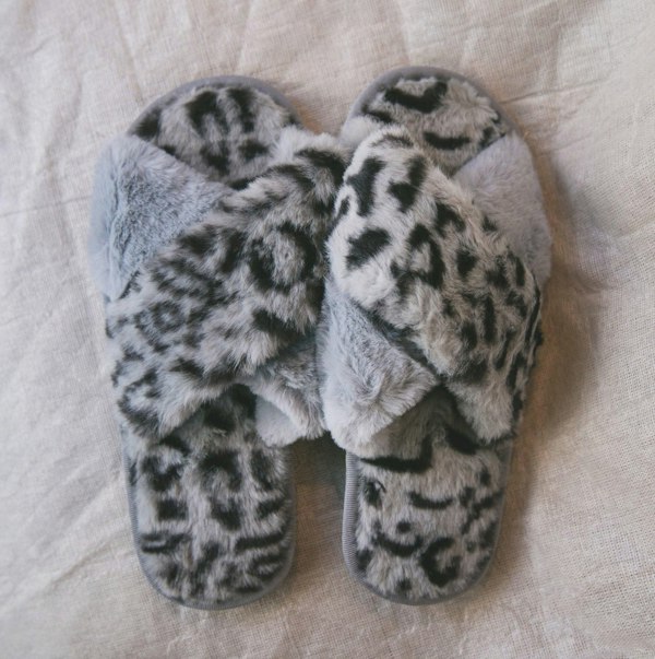 Luna Charles Noelle Leopard Print Slippers - Grey