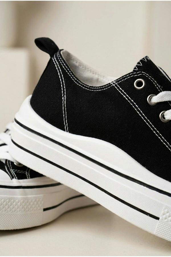 Saoirse Low Top Canvas Trainers - Black