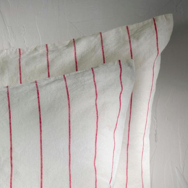 Soak&Sleep White/Fuchsia Pinstripe Linen Cotton Pillowcases