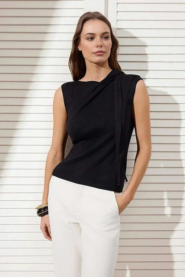 WOVCOR Knitted Blouse with Neckline Detail