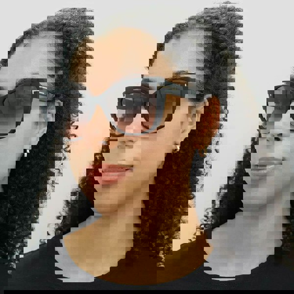 Tom Ford Sunglasses FT0937 Nora 01B Shiny Black Smoke Gradient