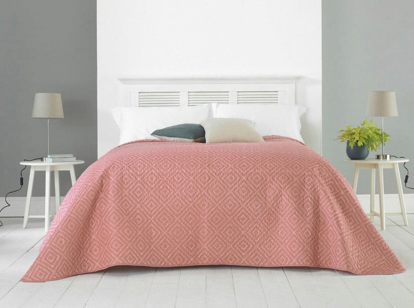 Country Club Eve Geometric Bedspread